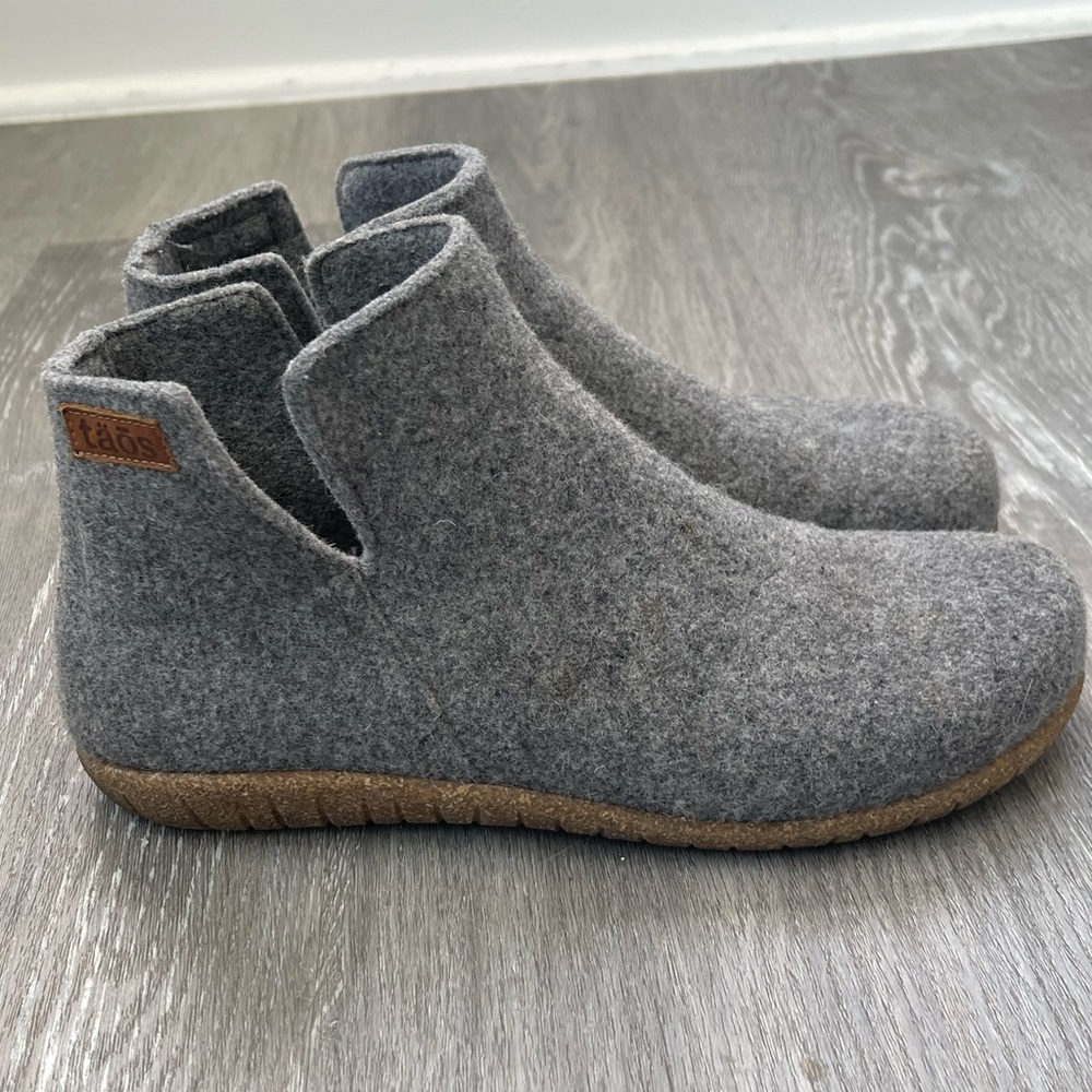 Taos Footwear Gray Ankle Boots